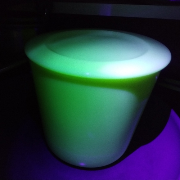 Vintage McKee custard glass refrigerator canister w/ lid round grease jar GLOWS - Picture 14 of 14